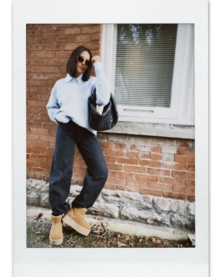 UGG Classic Ultra Mini Sable portée par une cliente
